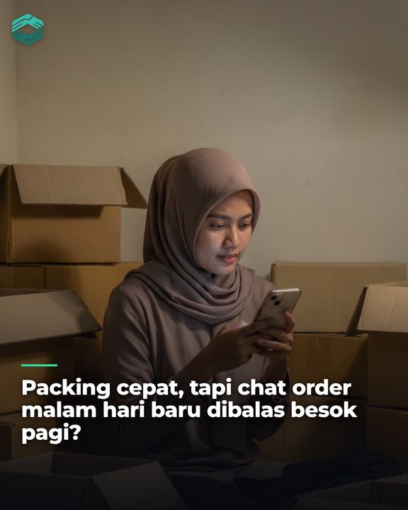 Slide 1 of 5: a woman in a hijab among cardboard boxes looking at her phone, Indonesian headline "Packing cepat, tapi chat order malam hari baru dibalas besok pagi?" (Fast packing, but late-night order chats only get answered next morning?)